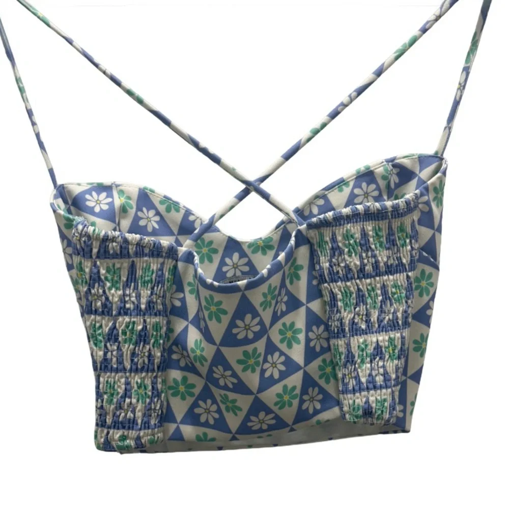 Zara details features